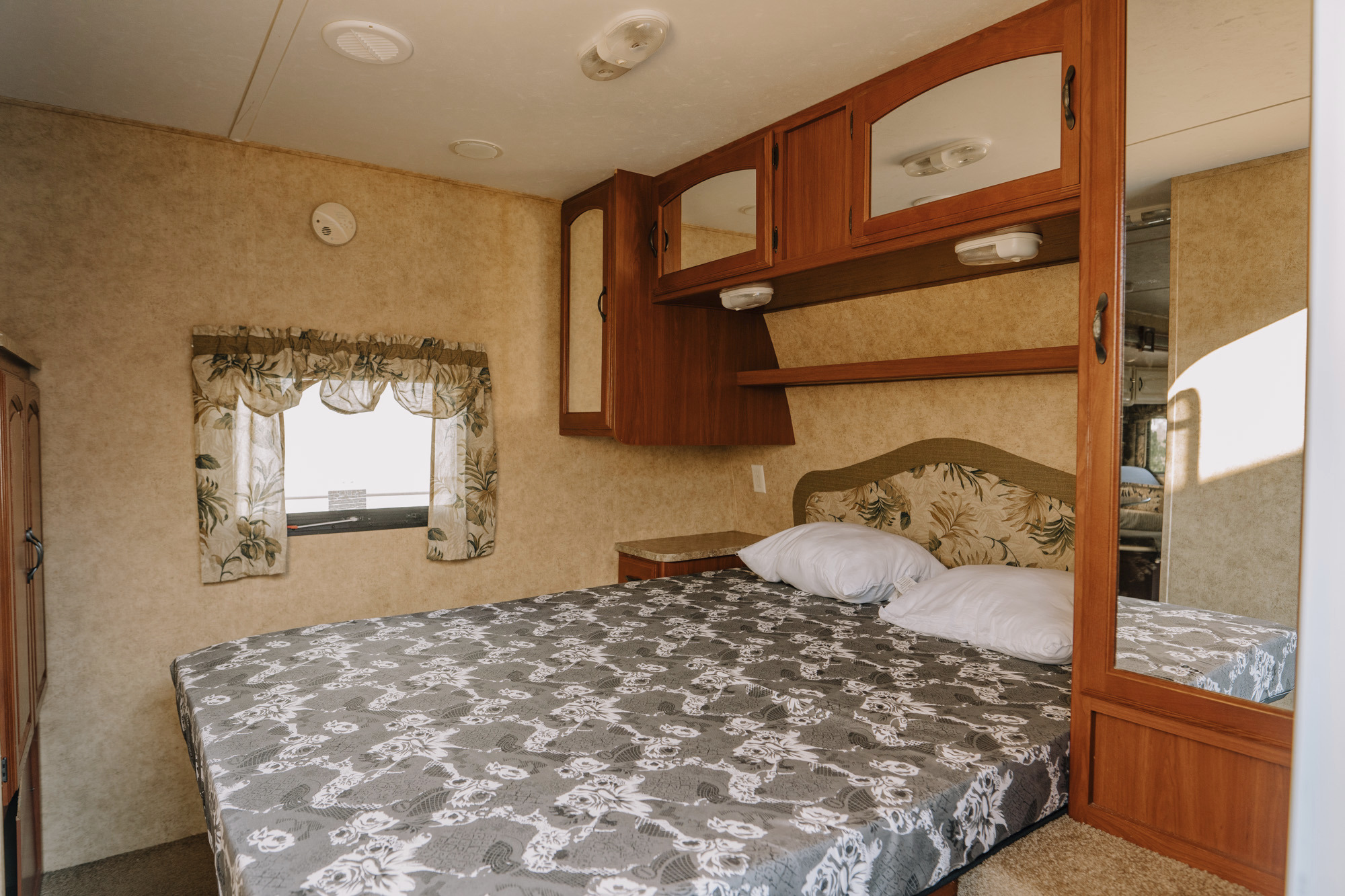 All Season Travel Trailer - 29ft Keystone Superlite Outback 268RL