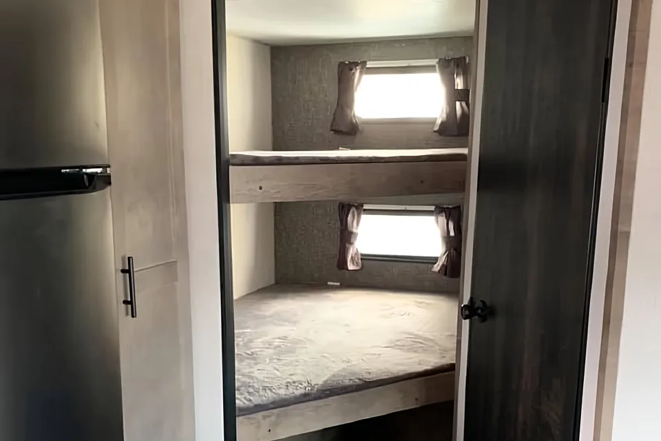 HORN’S HIDEAWAY KZ Connect SE Travel Trailer