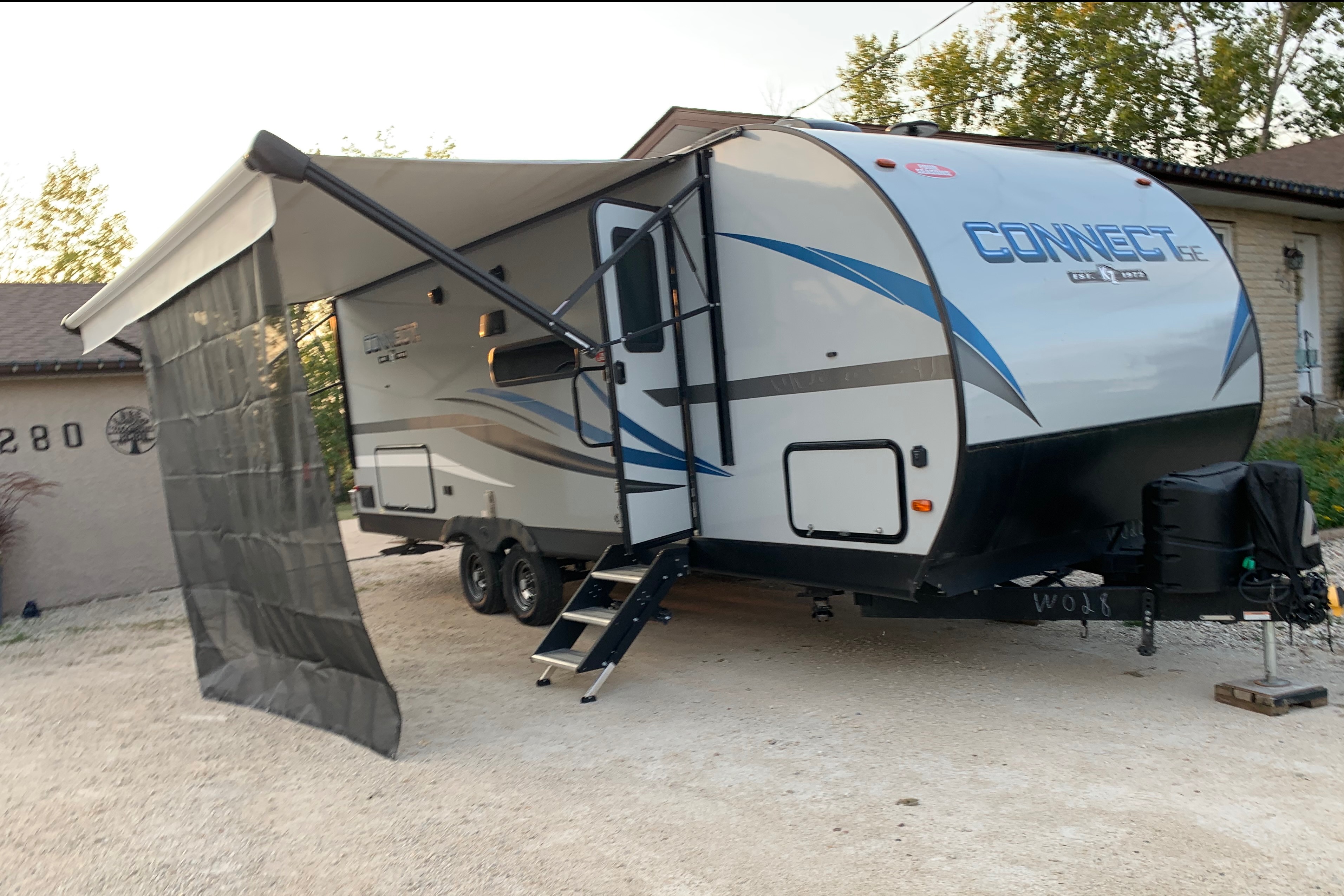 HORN’S HIDEAWAY KZ Connect SE Travel Trailer