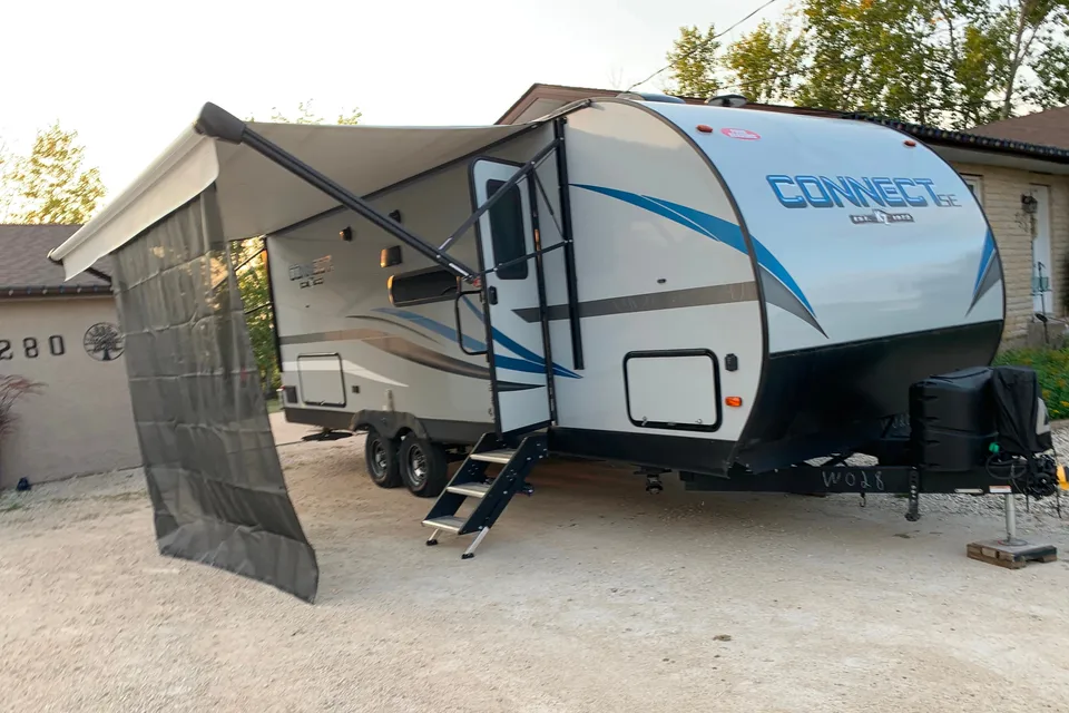 HORN’S HIDEAWAY KZ Connect SE Travel Trailer