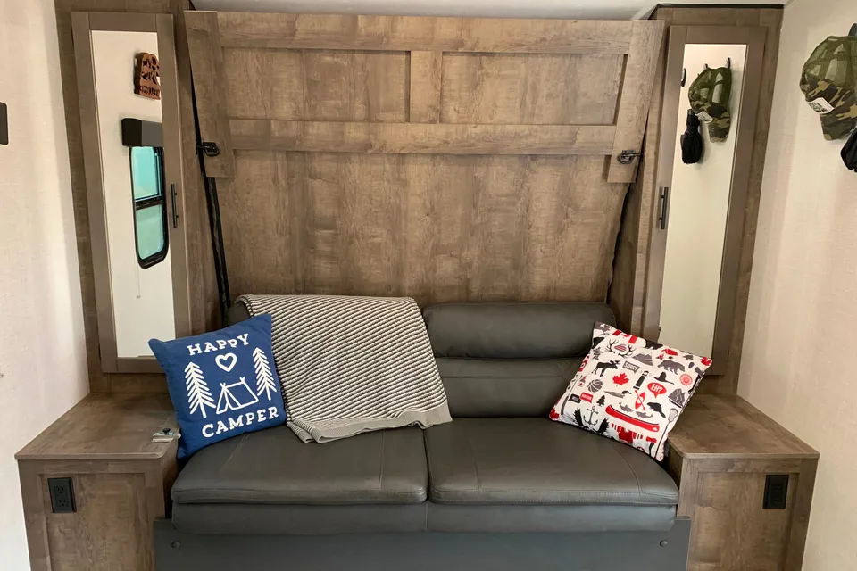 HORN’S HIDEAWAY KZ Connect SE Travel Trailer