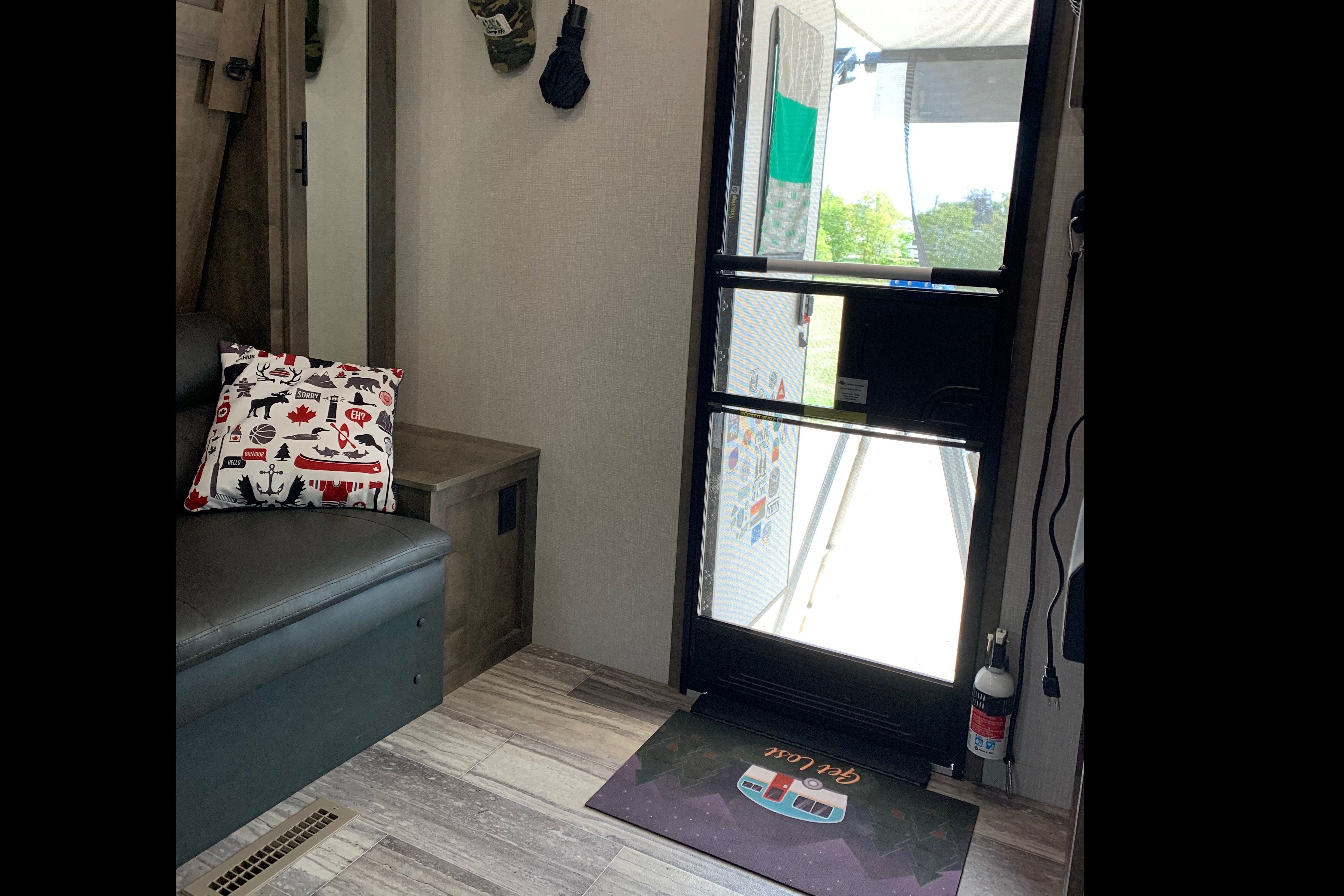 HORN’S HIDEAWAY KZ Connect SE Travel Trailer