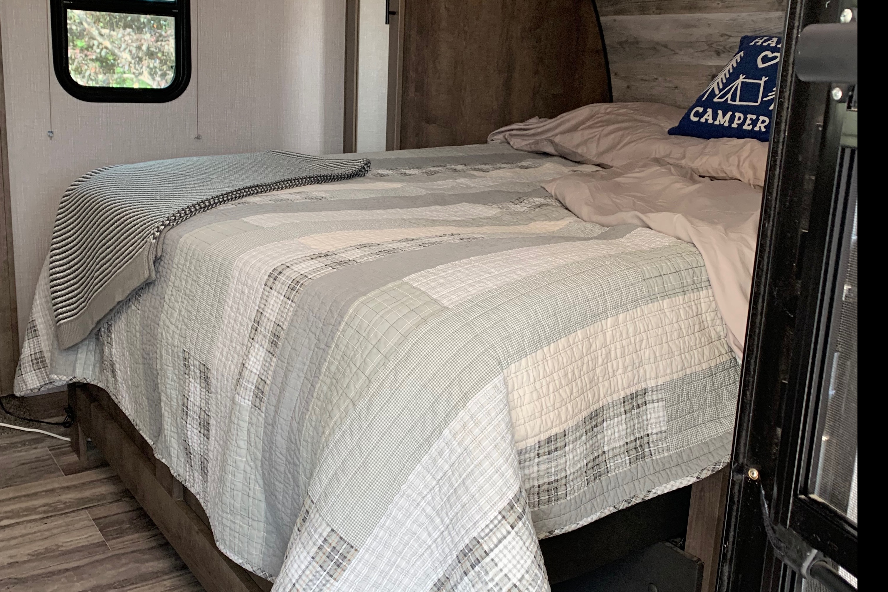 HORN’S HIDEAWAY KZ Connect SE Travel Trailer