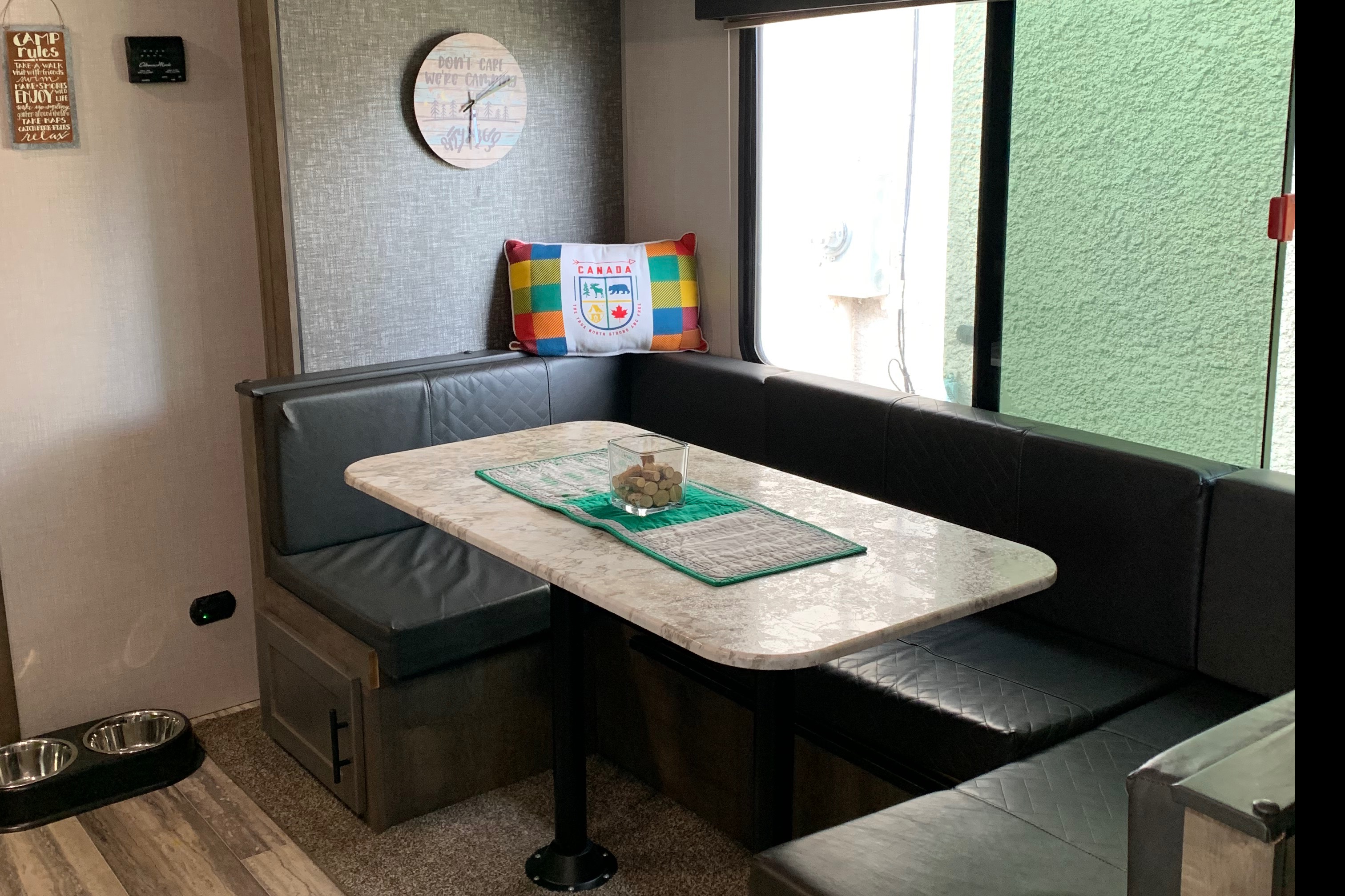 HORN’S HIDEAWAY KZ Connect SE Travel Trailer