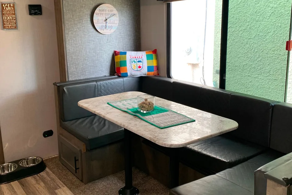 HORN’S HIDEAWAY KZ Connect SE Travel Trailer