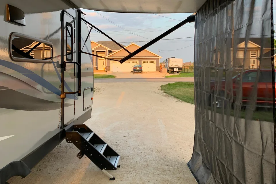 HORN’S HIDEAWAY KZ Connect SE Travel Trailer