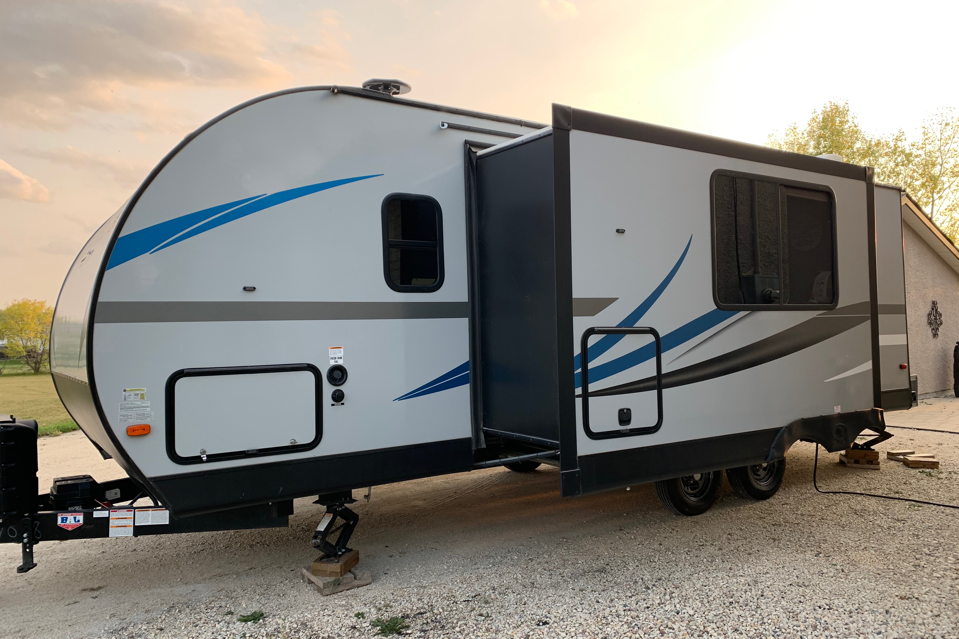 HORN’S HIDEAWAY KZ Connect SE Travel Trailer