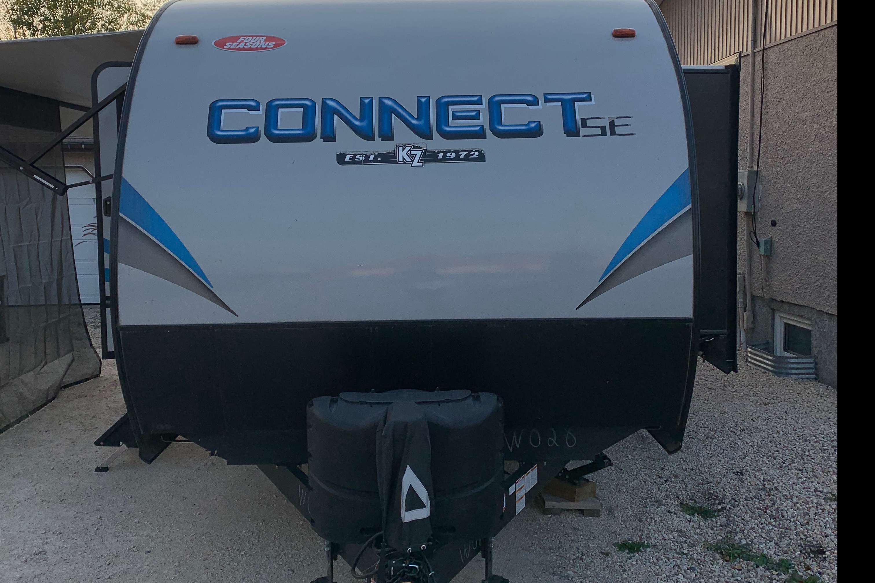 HORN’S HIDEAWAY KZ Connect SE Travel Trailer
