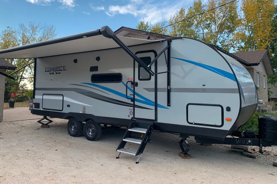 HORN’S HIDEAWAY KZ Connect SE Travel Trailer