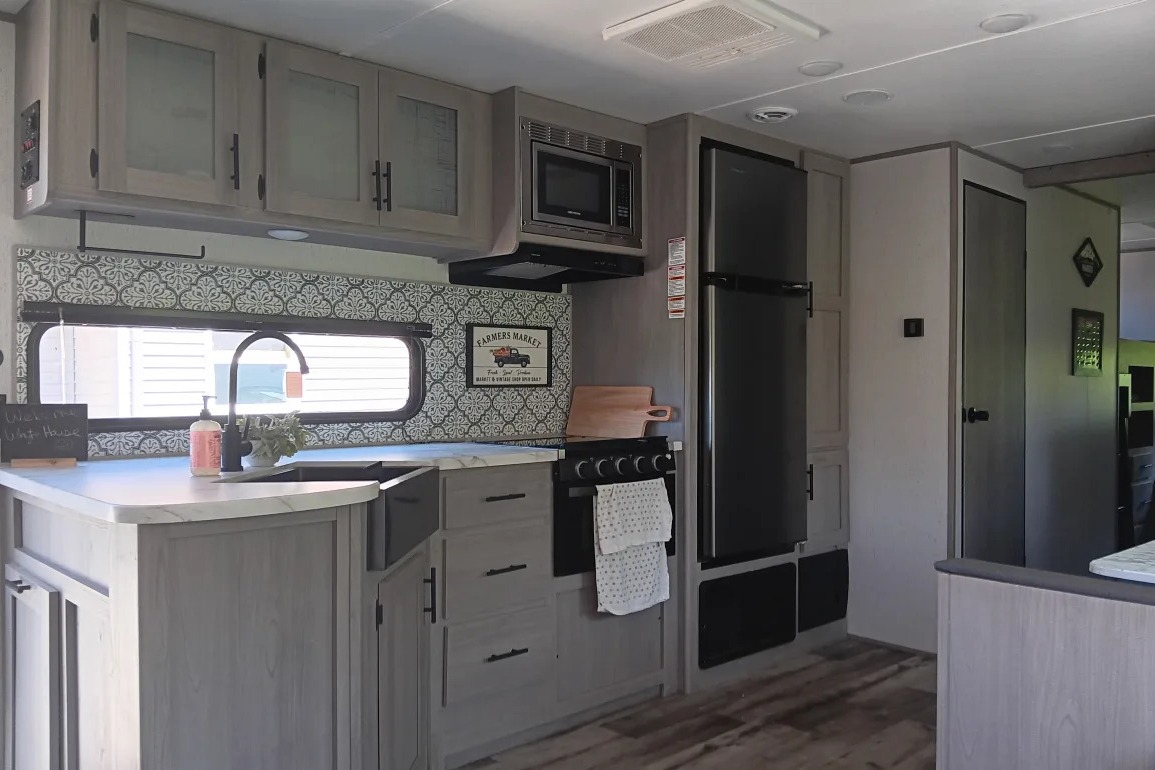 2022 Coleman Lantern 37ft Travel Trailer - Sleeps 8 - Best RV Experience on Market