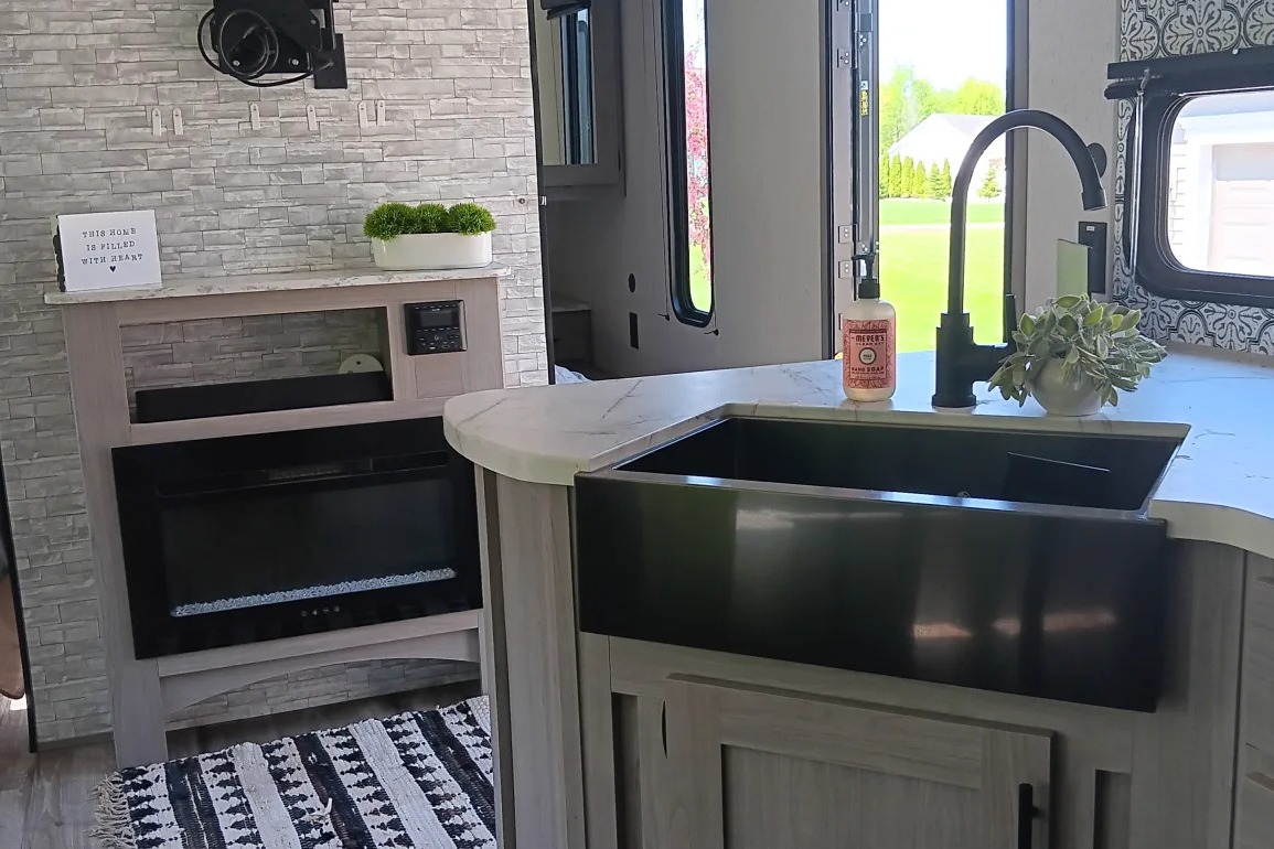 2022 Coleman Lantern 37ft Travel Trailer - Sleeps 8 - Best RV Experience on Market