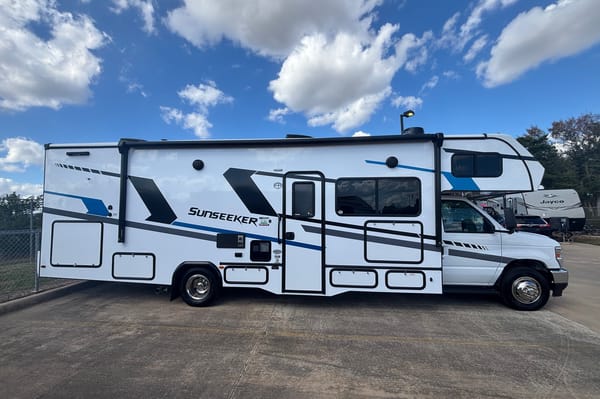 NEW 2025* CLASS C* 31 FT* Tons of amenities included!