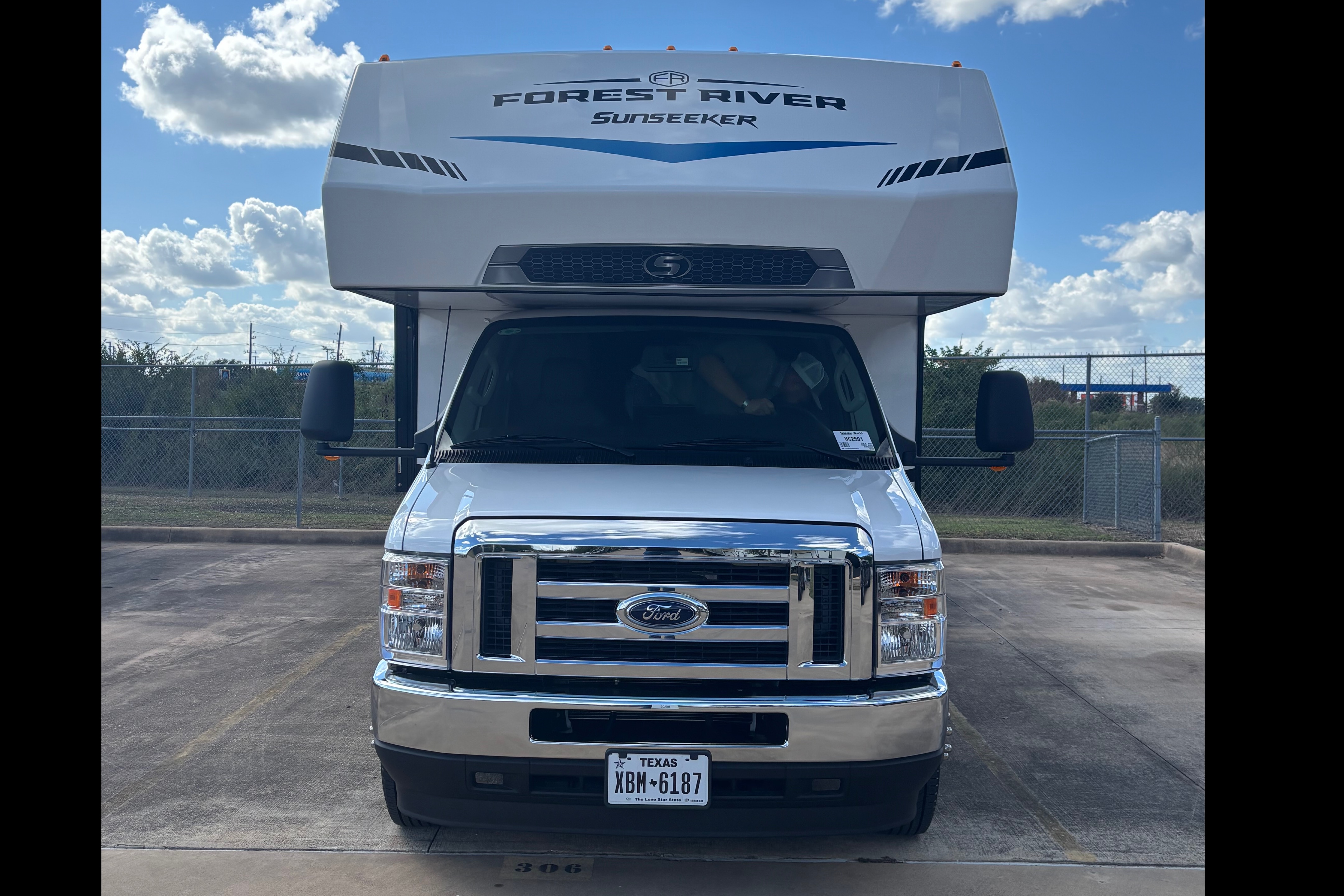 NEW 2025* CLASS C* 31 FT* Tons of amenities included!