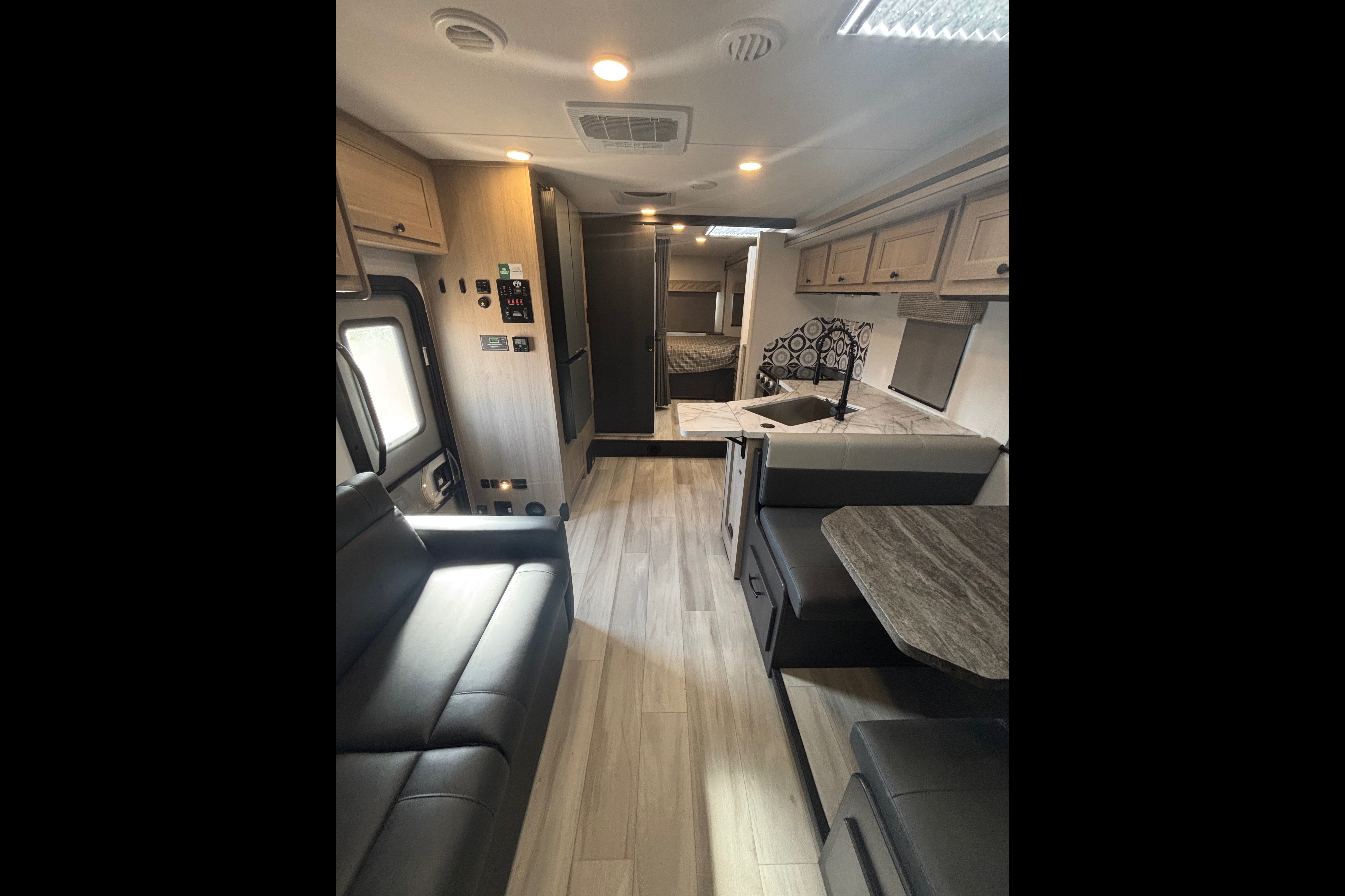 NEW 2025* CLASS C* 31 FT* Tons of amenities included!