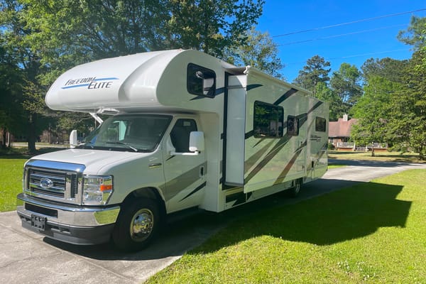 The Rosen”s Thor Motor Coach Freedom Elite Class C
