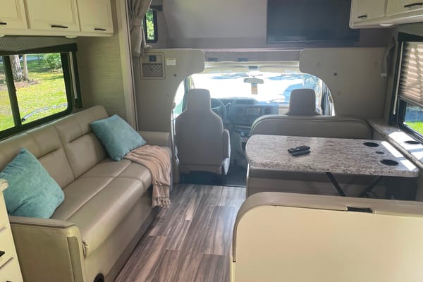 The Rosen”s Thor Motor Coach Freedom Elite Class C