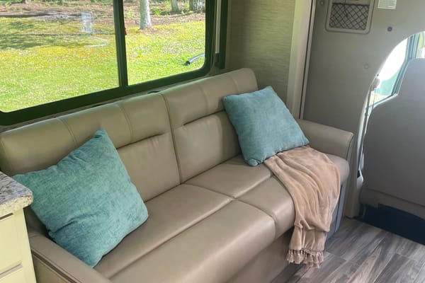 The Rosen”s Thor Motor Coach Freedom Elite Class C