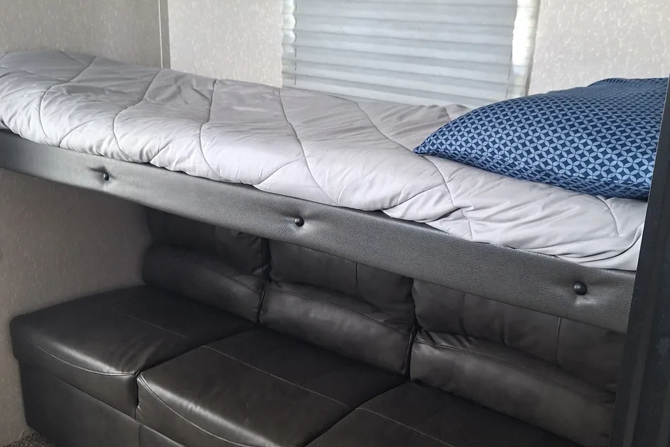 "Ellie Mae"  BUNK ROOM! Full outside Kitchen