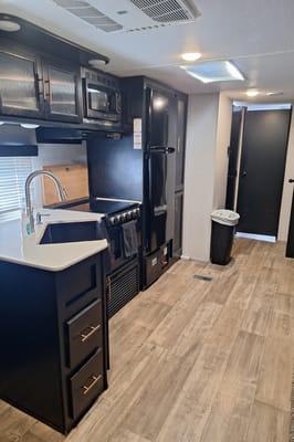 "Ellie Mae" BUNK ROOM! Full outside Kitchen