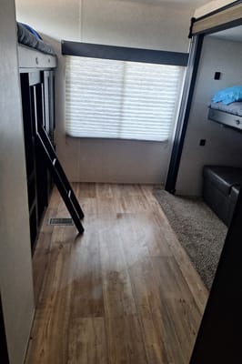 "Ellie Mae" BUNK ROOM! Full outside Kitchen