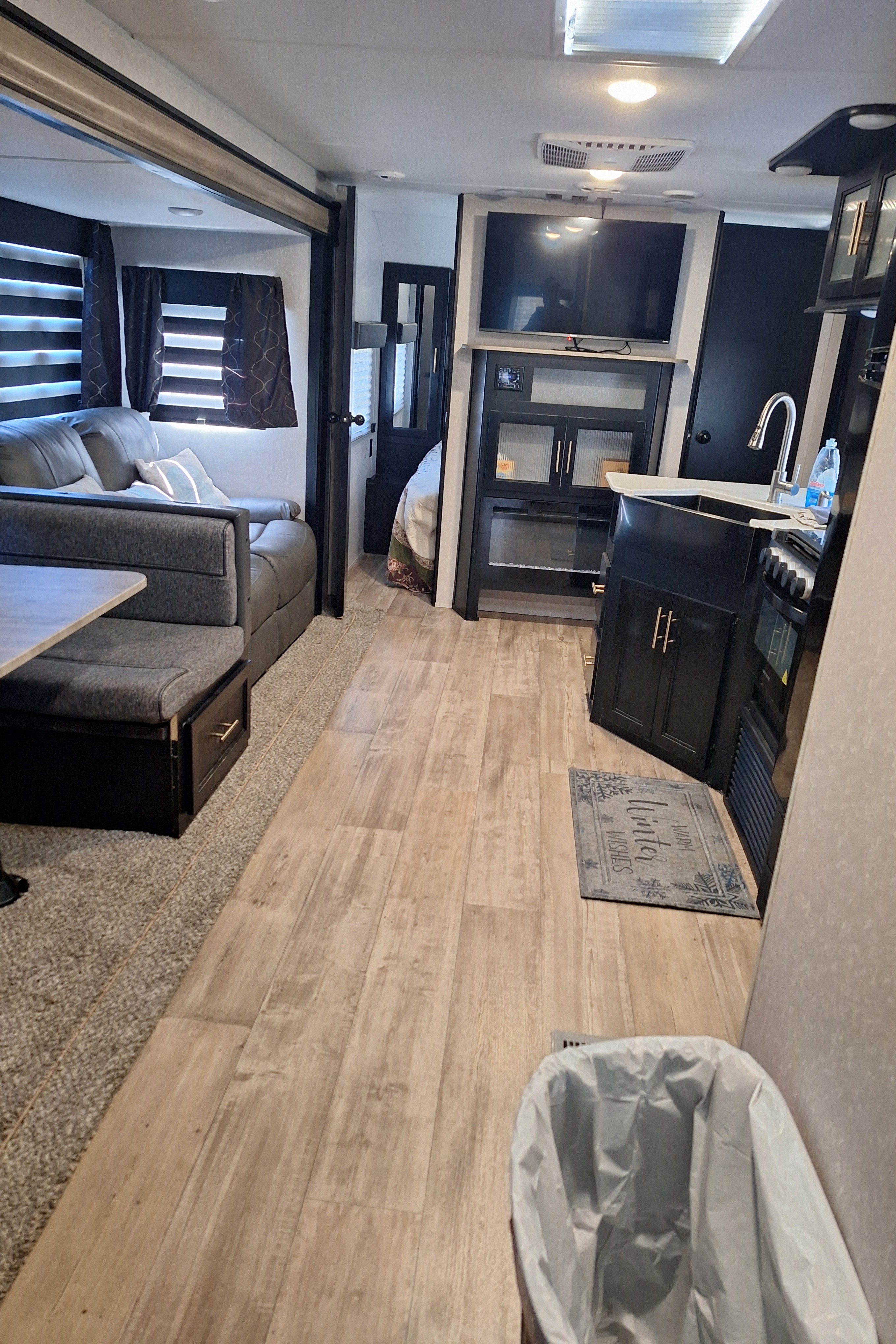 "Ellie Mae"  BUNK ROOM! Full outside Kitchen