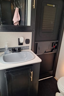 "Ellie Mae" BUNK ROOM! Full outside Kitchen