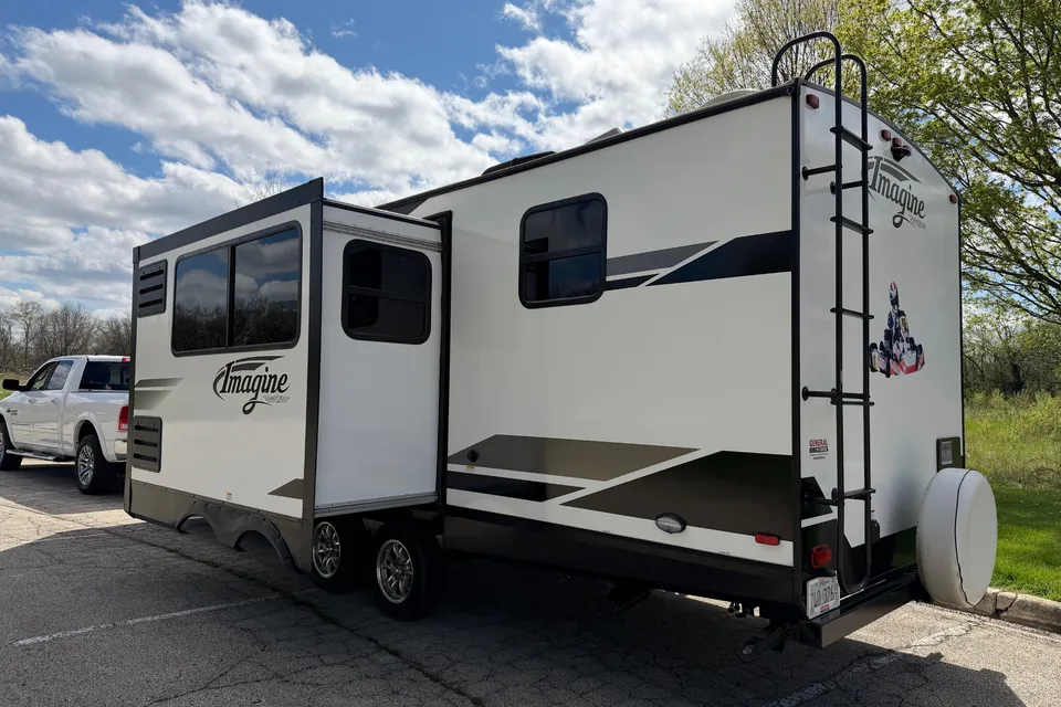 Laurentiu's Grand Design Imagine 2400BH Travel Trailer