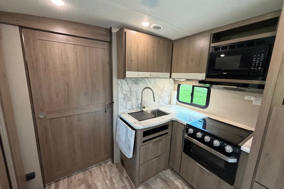 Laurentiu's Grand Design Imagine 2400BH Travel Trailer