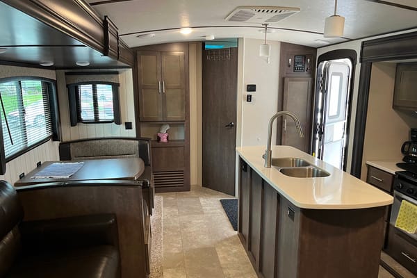 Shawn's Crossroads 331BH Travel Trailer