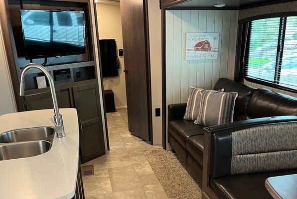 Shawn's Crossroads 331BH Travel Trailer