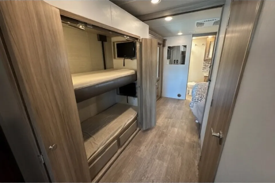 2017 Jayco Precept 36T – Spacious Motorhome for Families & Groups