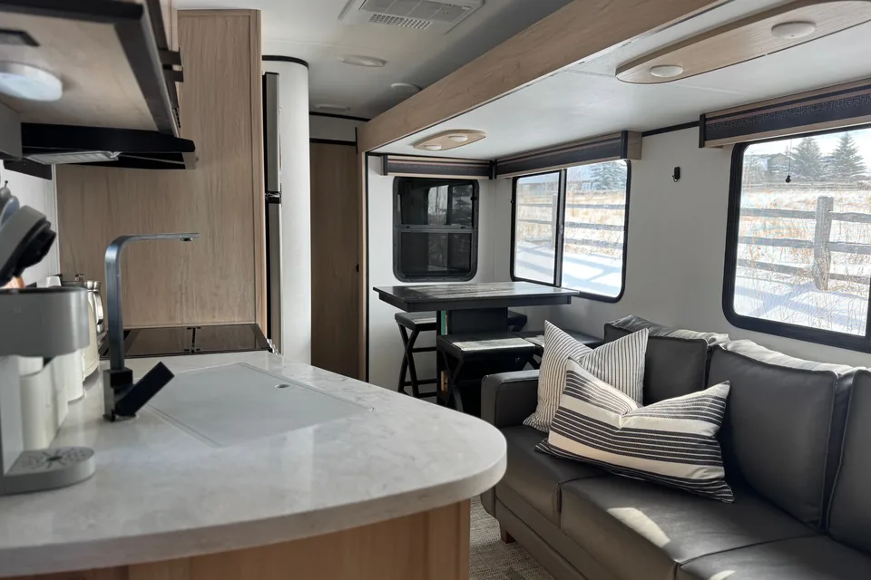 Zivot - Cruiser RV Radiance
