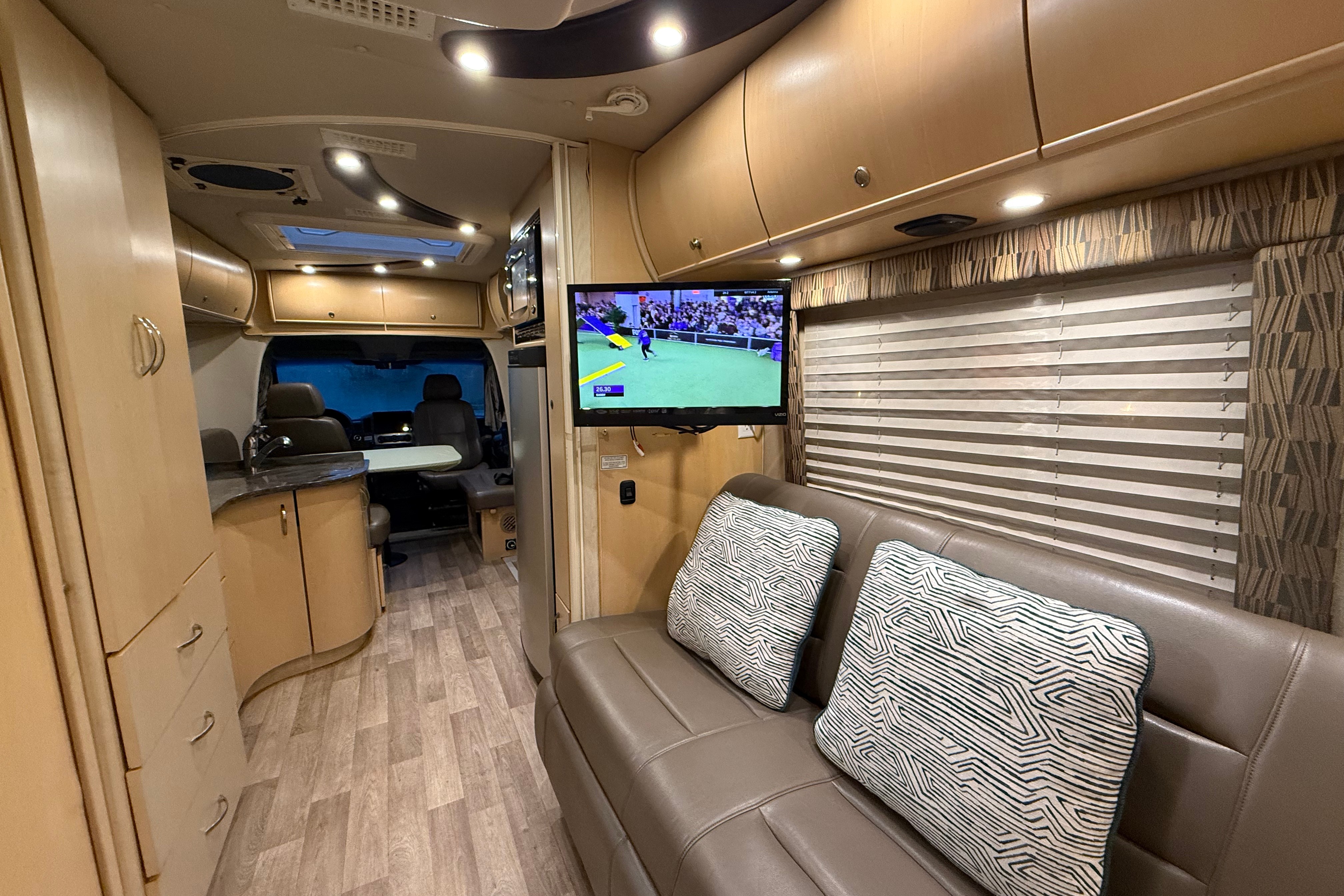 Luxury Class B+ Leisure Travel Serenity – Your Adventure in Comfort & Style!