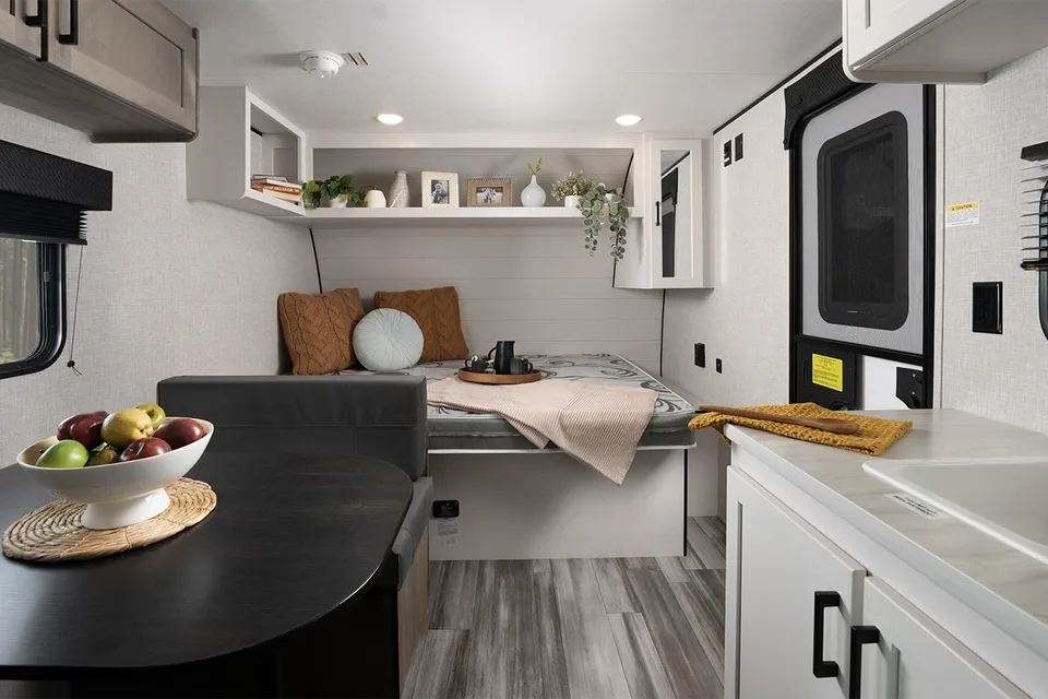 Sunny Daze Jayco Jayflight SLX 175BH Travel Trailer