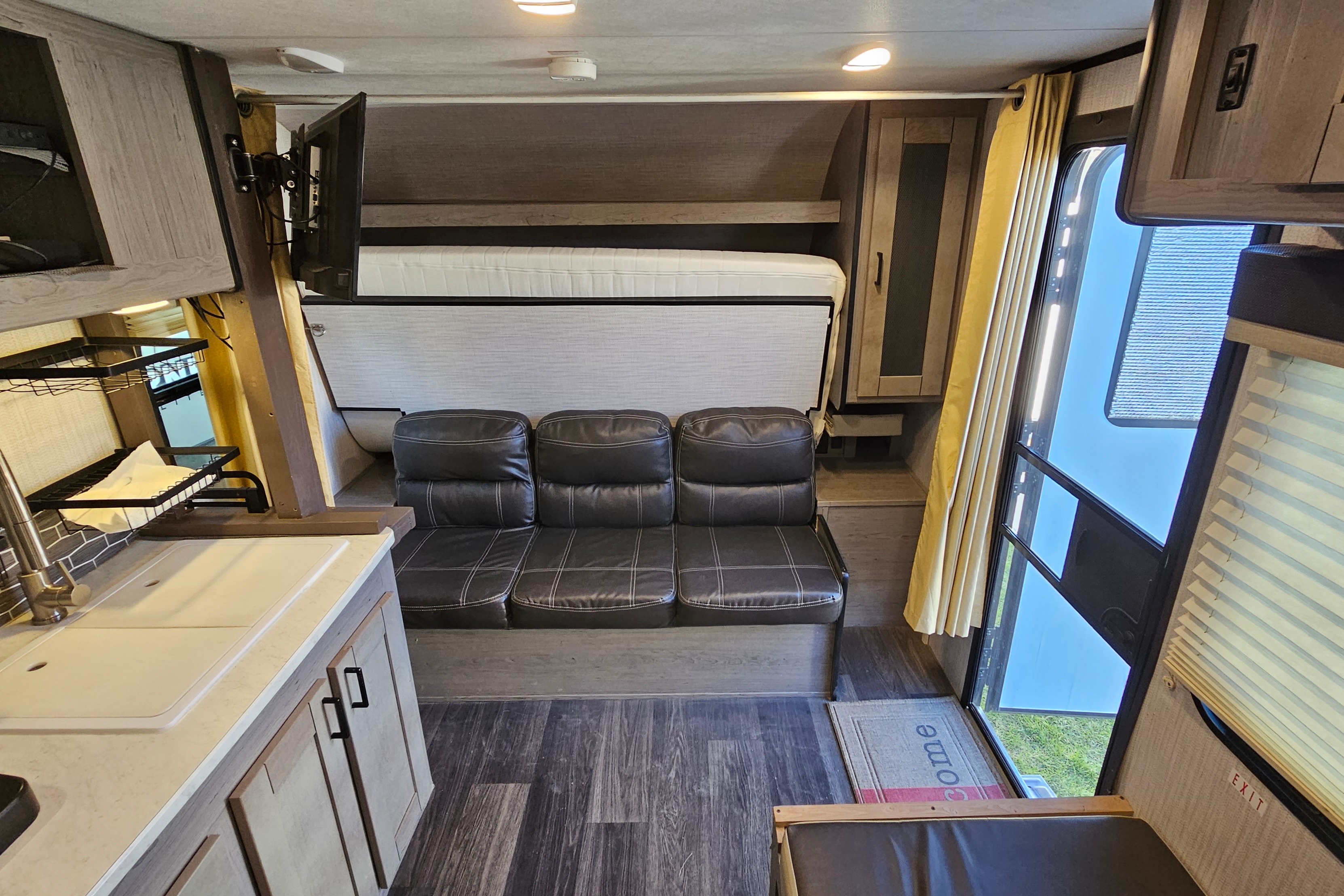 22ft Light Weight Travel Trailer