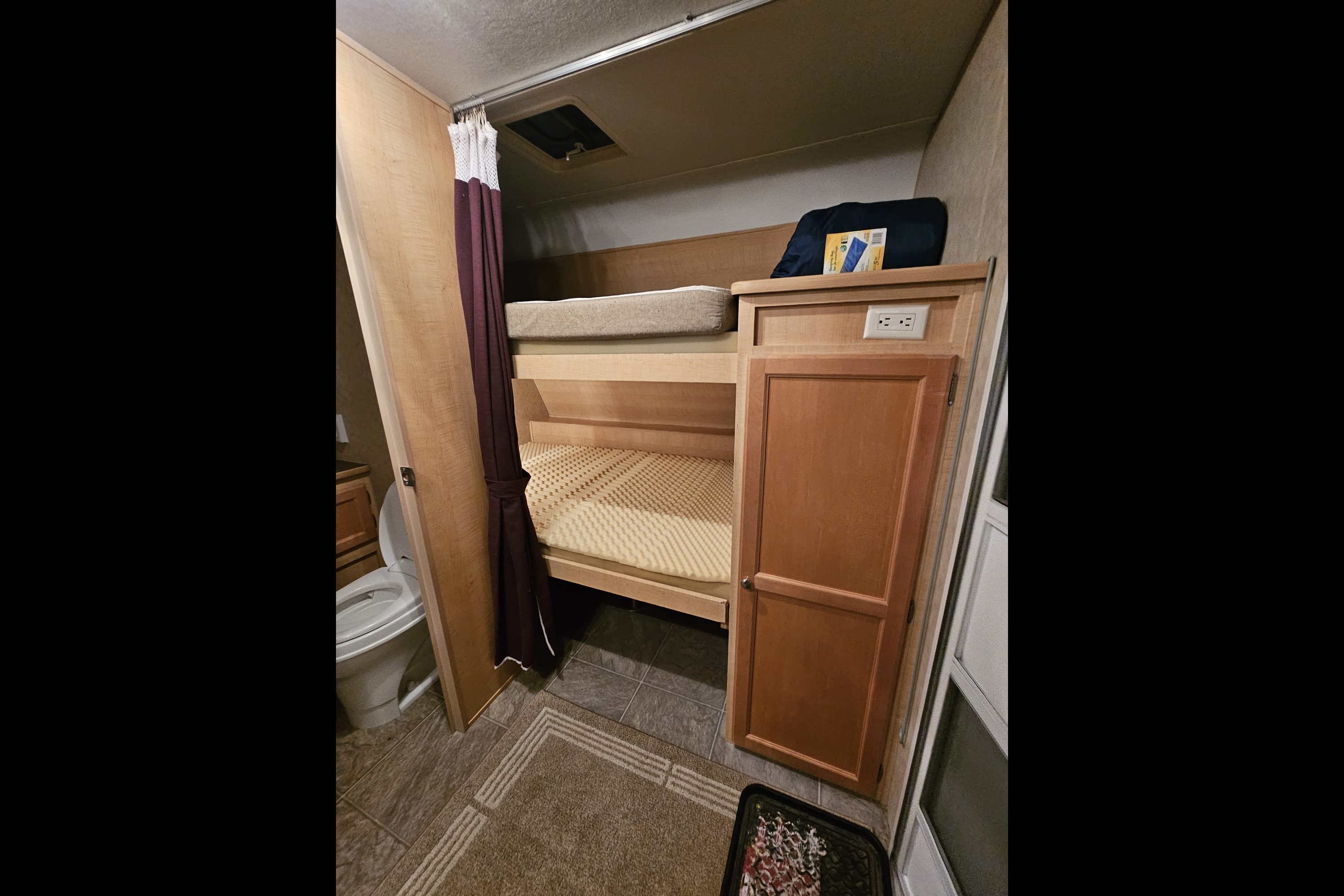 23ft Travel Trailer sleeps8