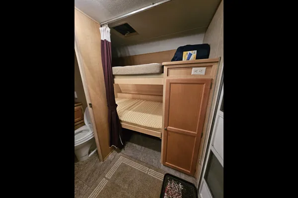 23ft Travel Trailer sleeps8