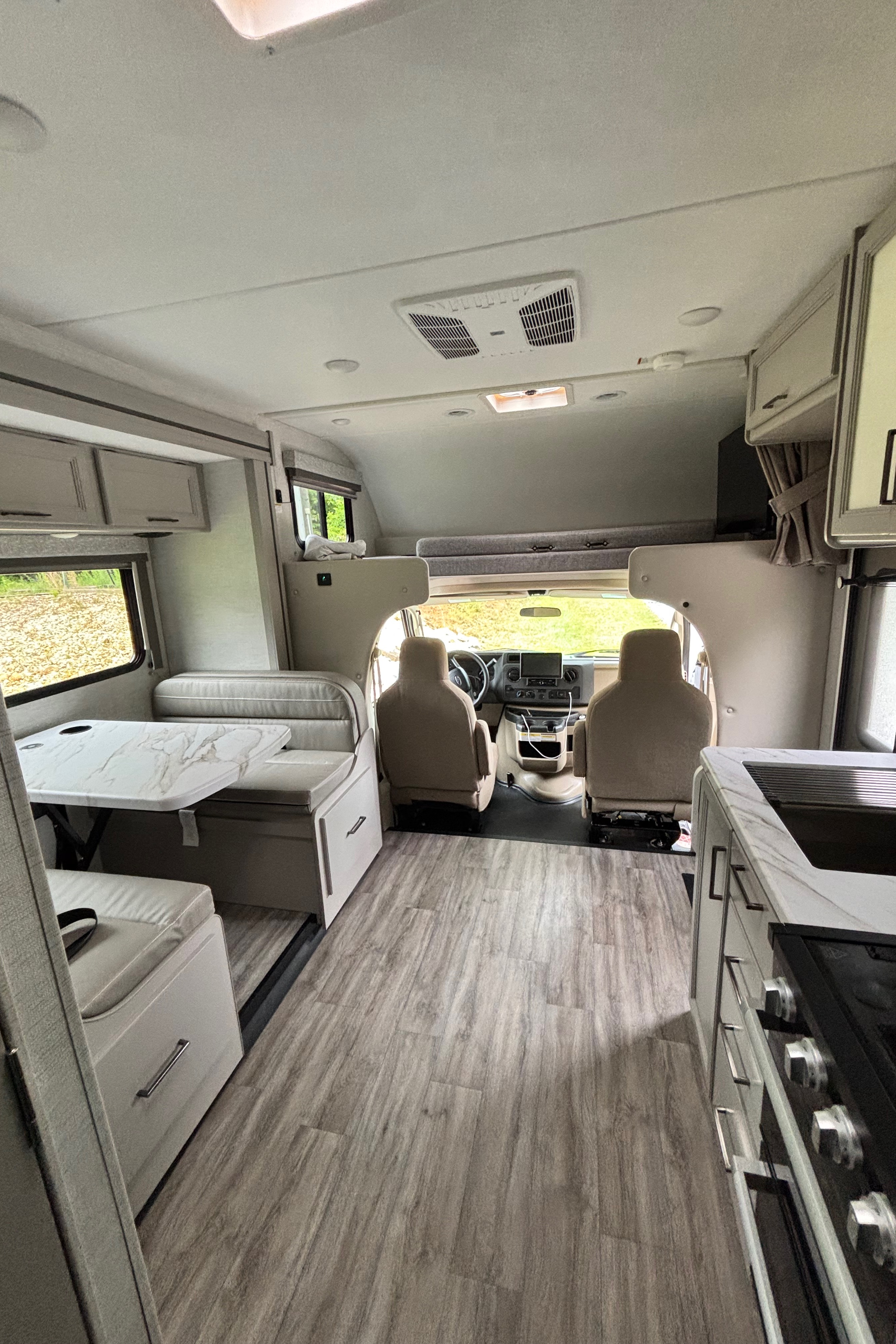Viola's Thor Motor Coach Four Winds 25V Class C