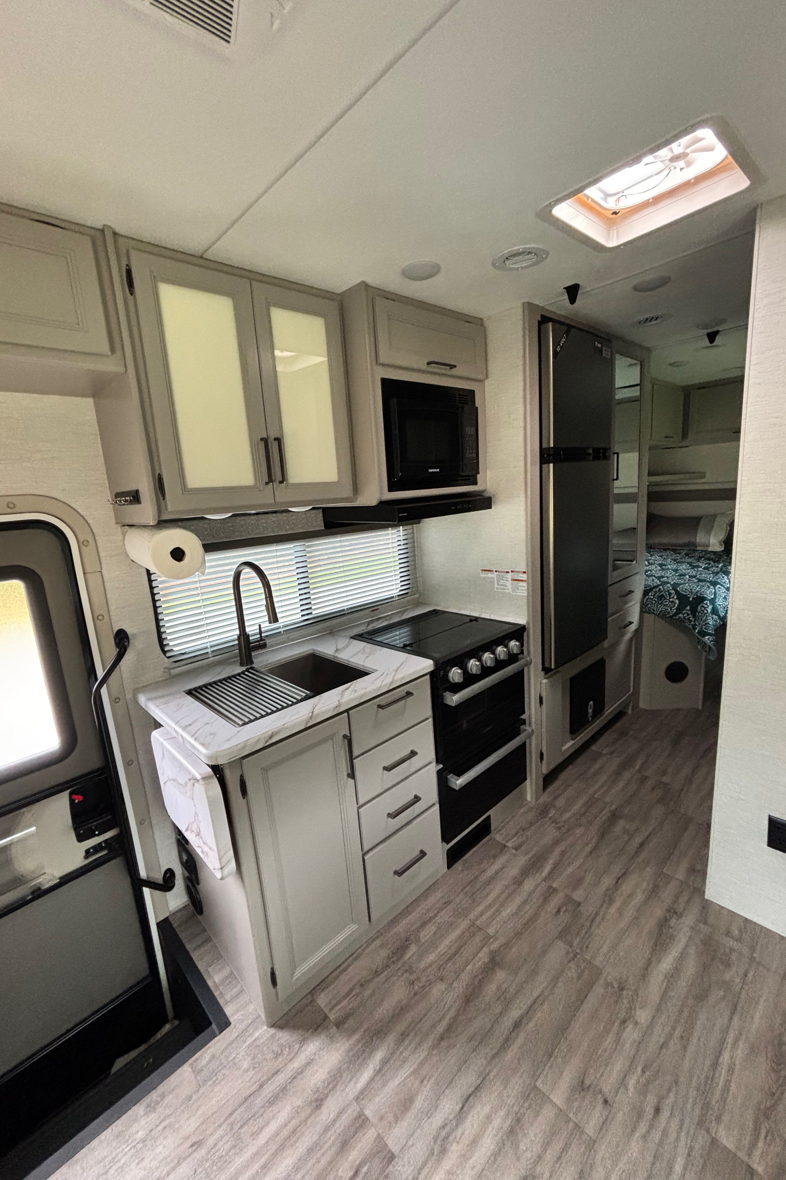 Viola's Thor Motor Coach Four Winds 25V Class C