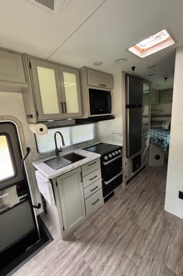 Viola's Thor Motor Coach Four Winds 25V Class C