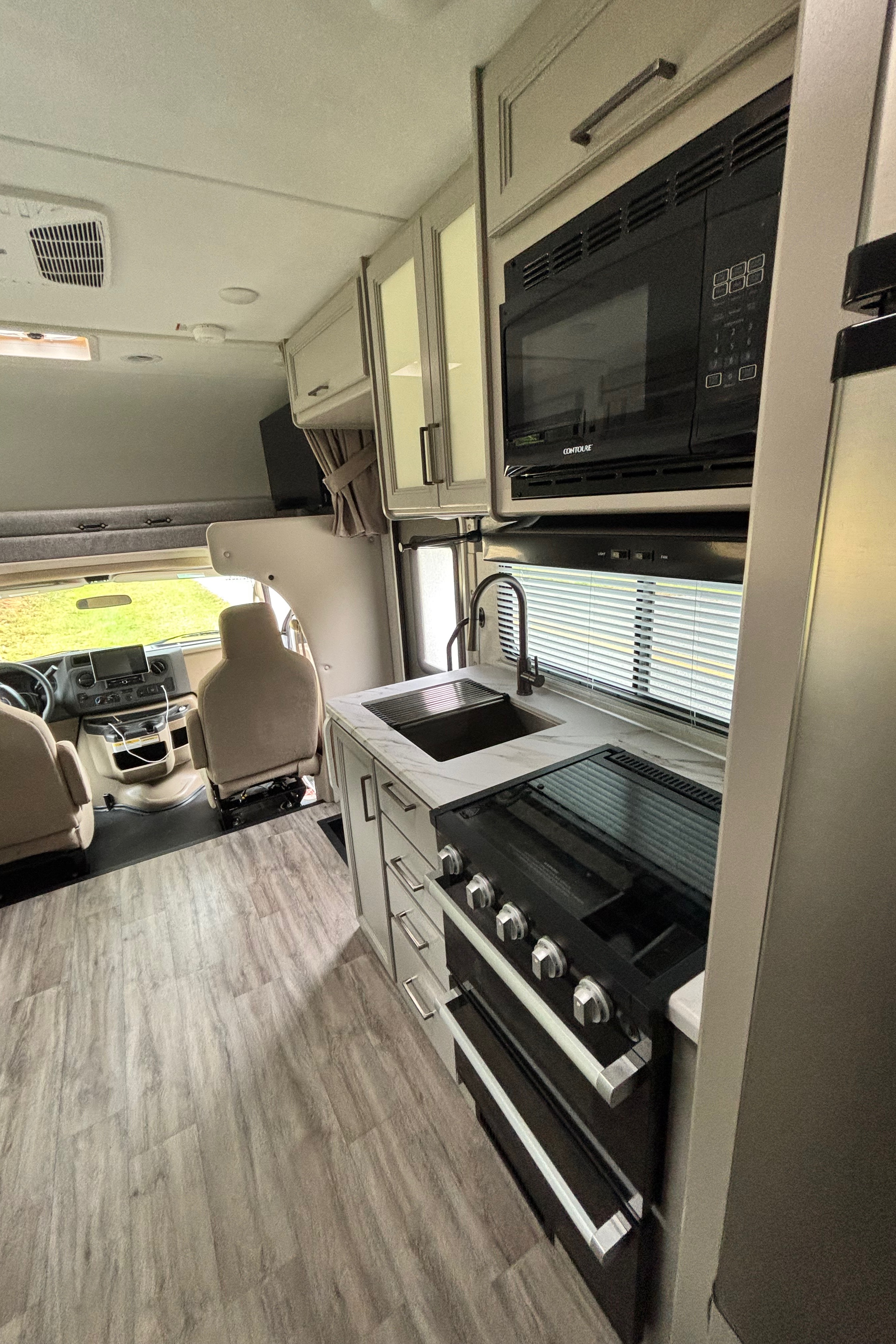 Viola's Thor Motor Coach Four Winds 25V Class C
