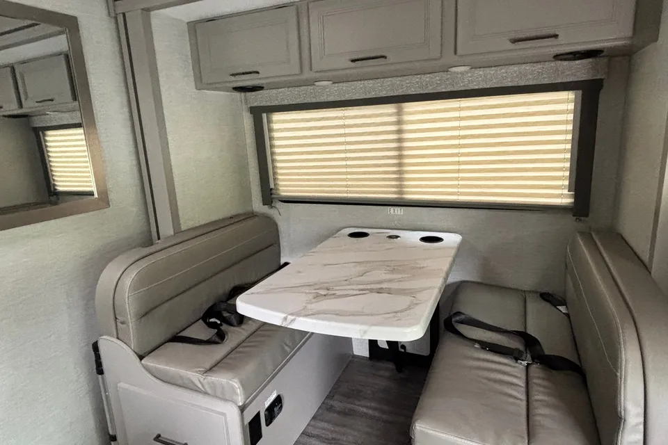 Viola's Thor Motor Coach Four Winds 25V Class C