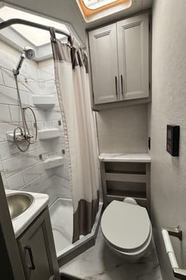 Viola's Thor Motor Coach Four Winds 25V Class C