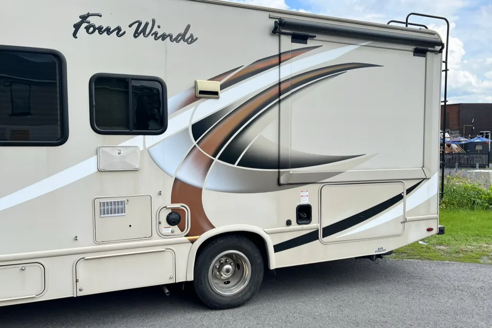 Tammy's Thor Motor Coach Four winds Class C