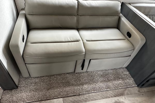 Family Friendly with a Master Bathroom 34'Trailer