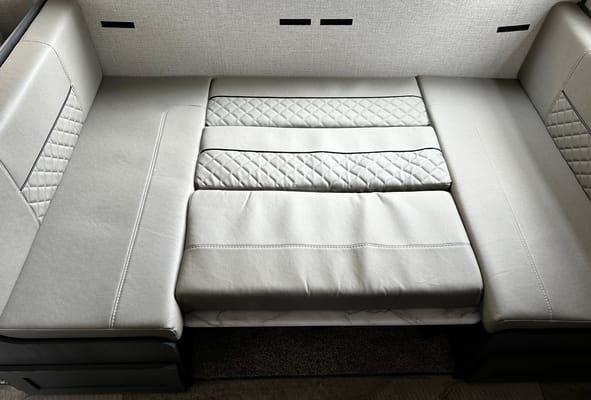 Family Friendly with a Master Bathroom 34'Trailer