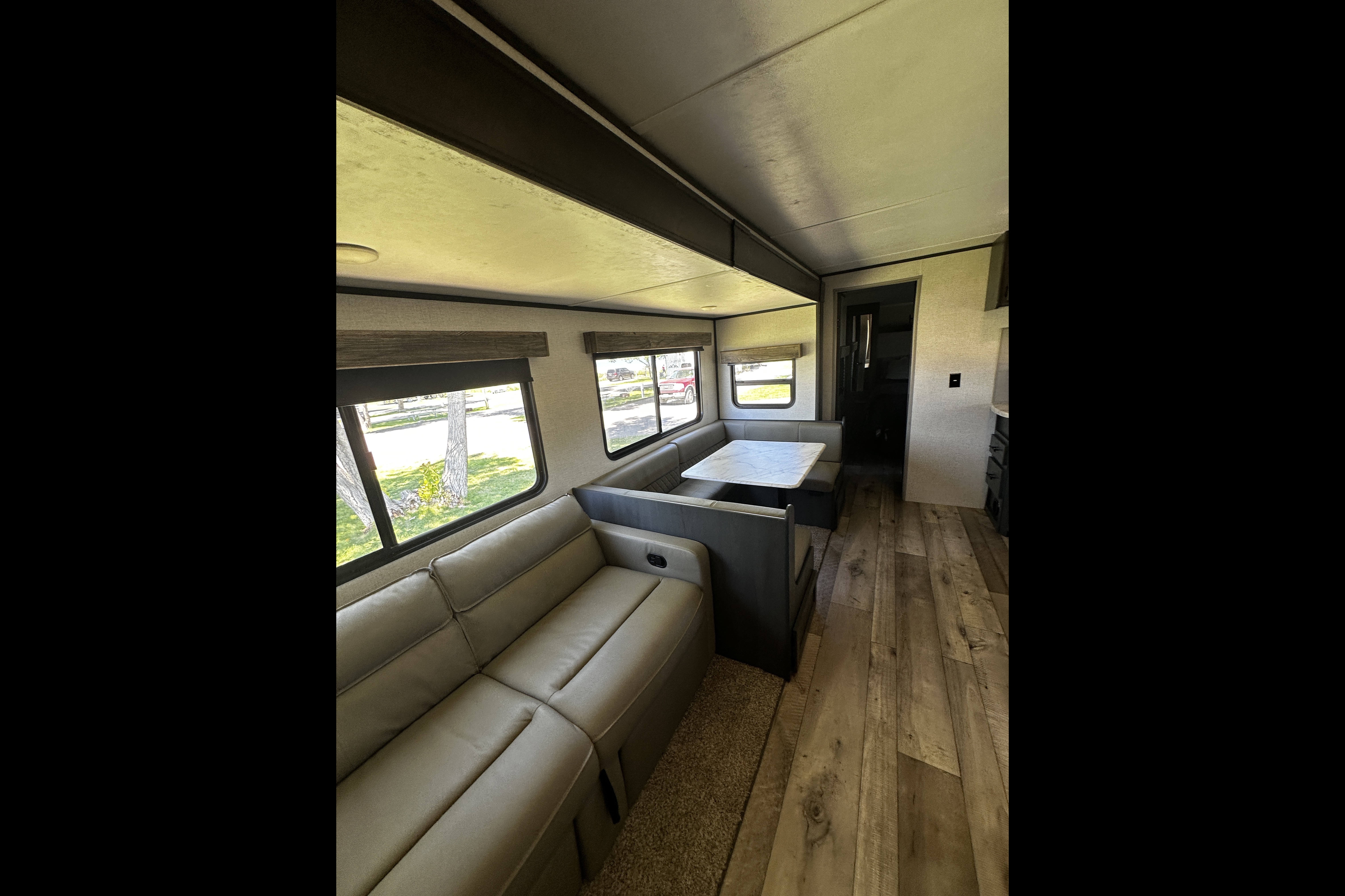Family Friendly with a Master Bathroom 34'Trailer