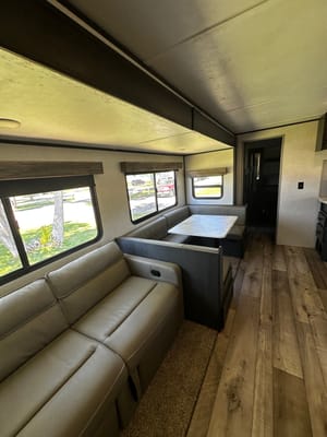 Family Friendly with a Master Bathroom 34'Trailer