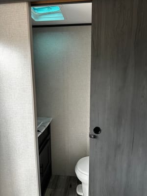 Family Friendly with a Master Bathroom 34'Trailer