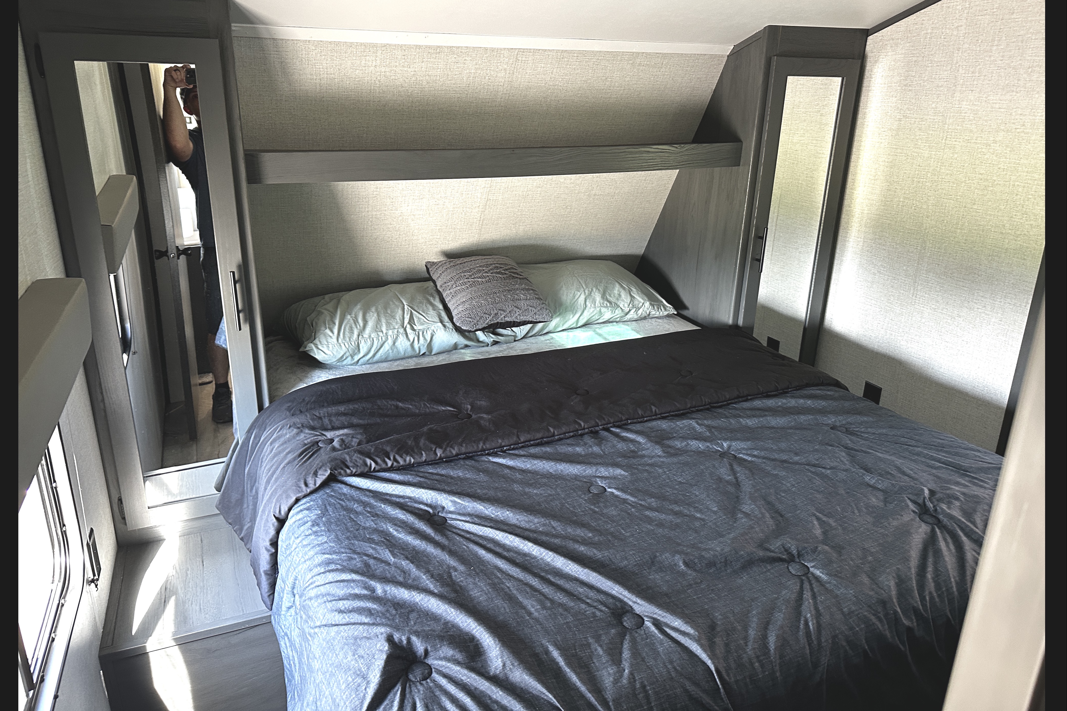 Family Friendly with a Master Bathroom 34'Trailer